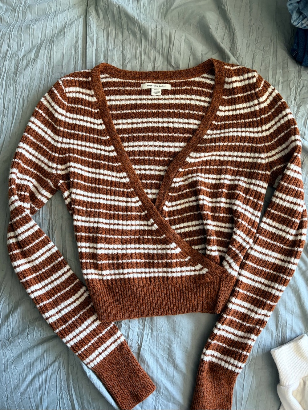 American Eagle Low Cut Sweater